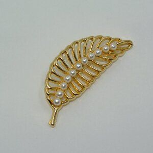 Vintage AI Stamped Leaf Brooch Gold Tone with Faux Pearls